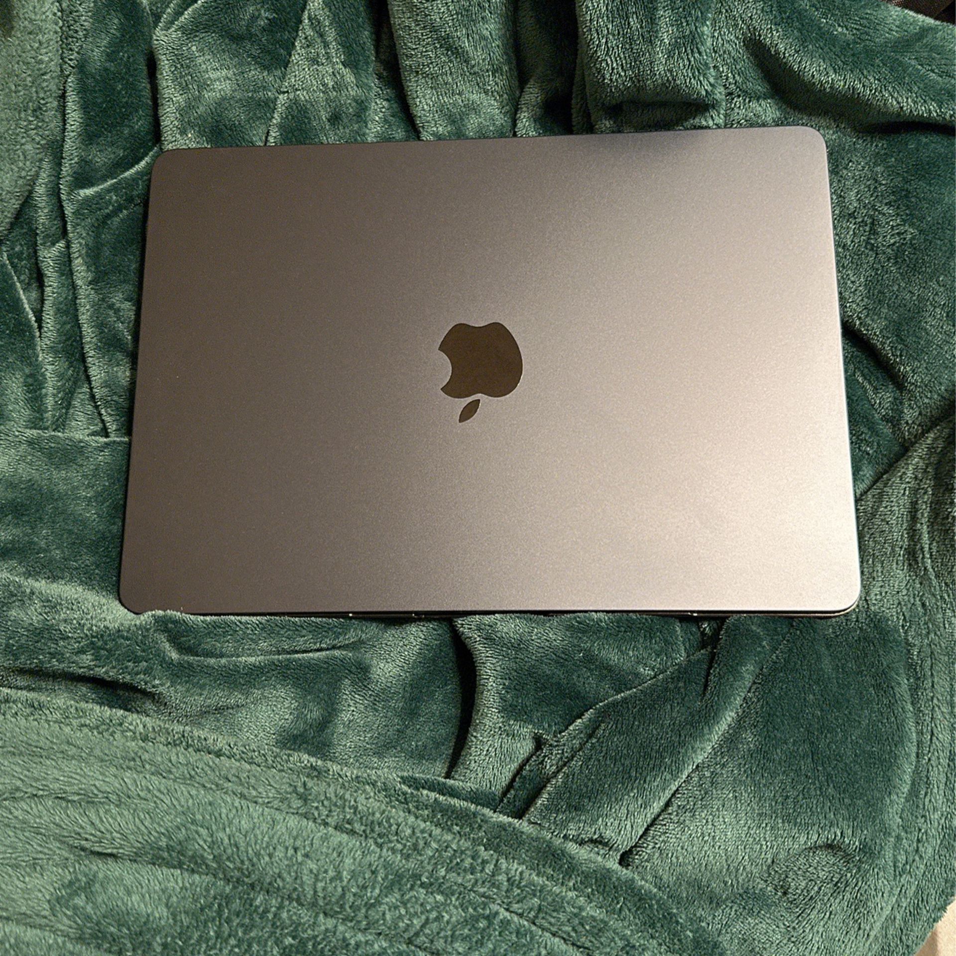 MacBook Air M2 Midnight Blue