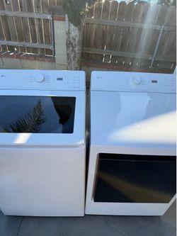 Like new XL washer and gas dryer