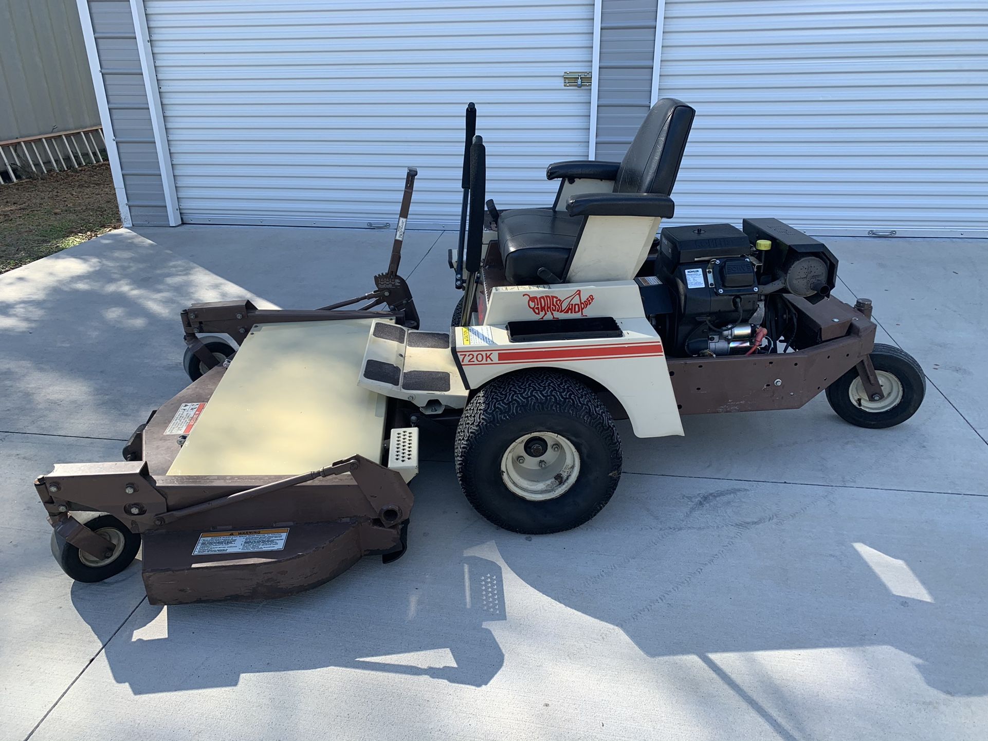 GrassHopper 720K 61” Zero Turn Commercial Lawn Mower with 20HP Kohler Engine 1027 hrs