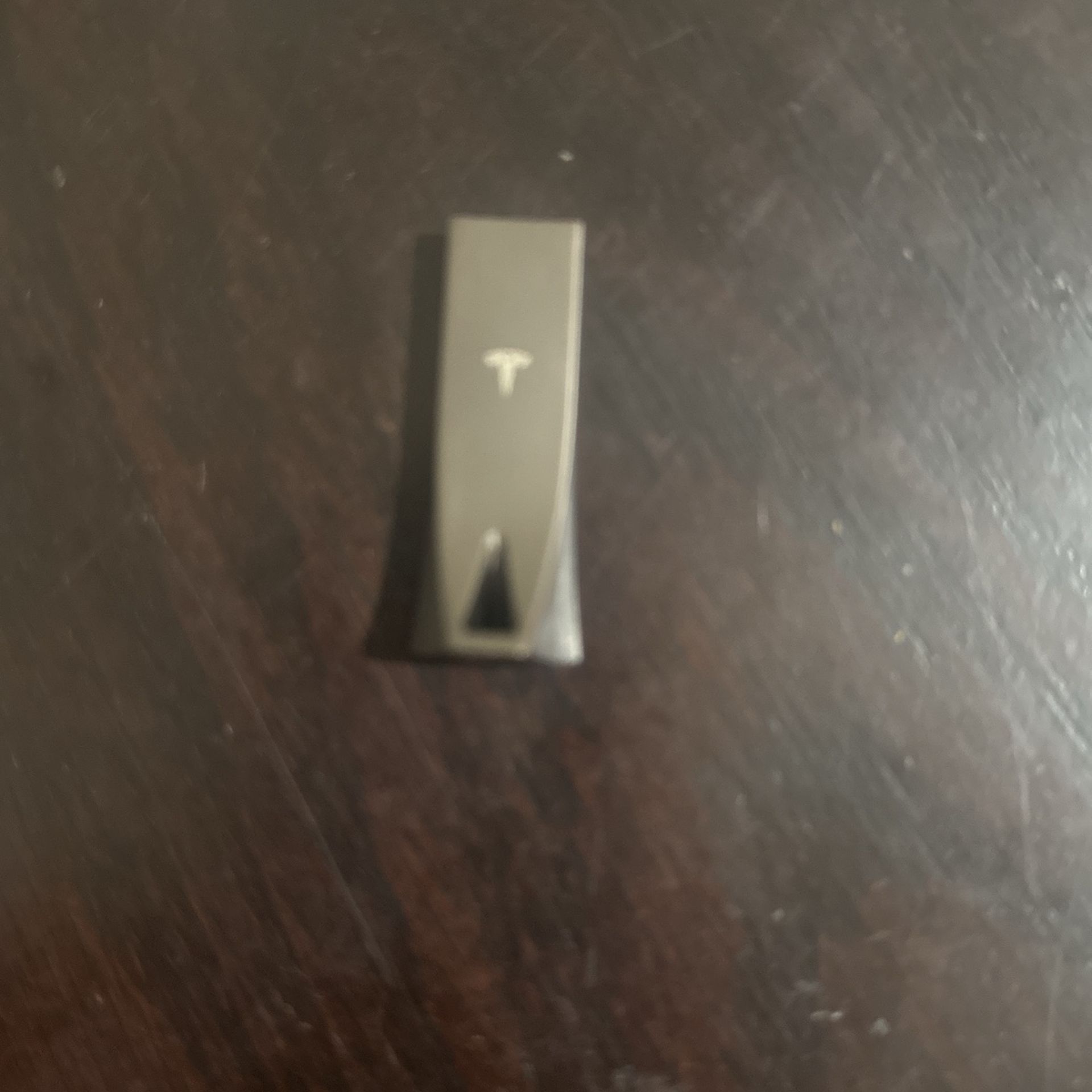 Tesla USB 128gb