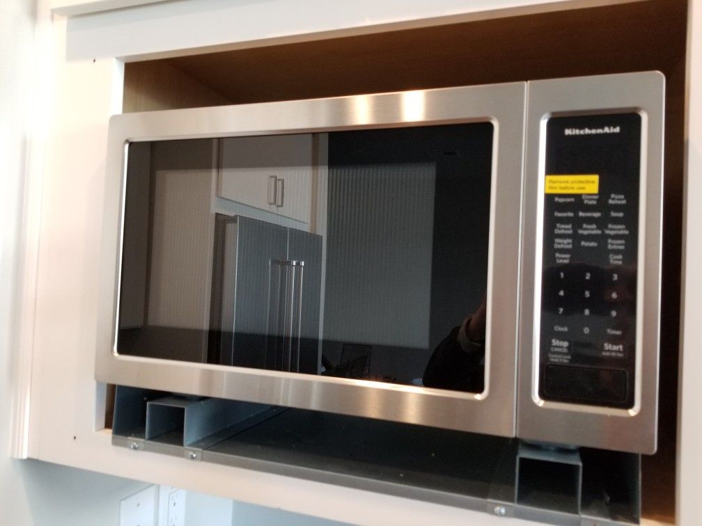 KichenAid Microwave Stainless Steel KMCS1016GSS1 with trim kit brand new for Sale in Phoenix, AZ