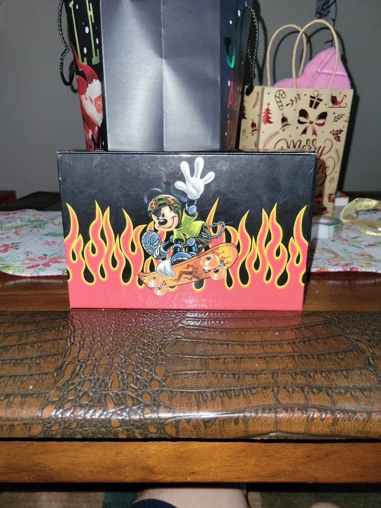 Disney: Mickey Skateboards Sketch Set