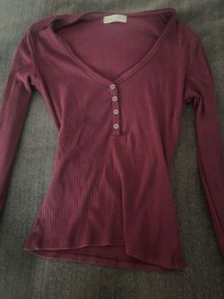 Francesca’s Ribbed Long Sleeve Henley Top – Burgundy