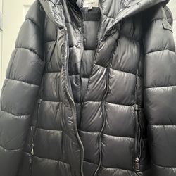 Brand: DKNY Condition: New tags included) Size L