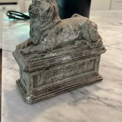 Concrete Nyc Public Library Lion 