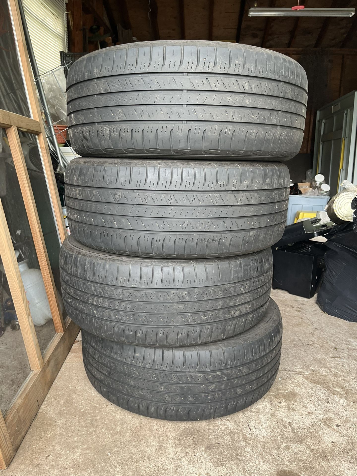 4 Fallen Tires (P255/50R20) 104V