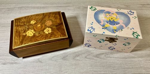 Retro/Vintage Musical Jewelry Boxes
