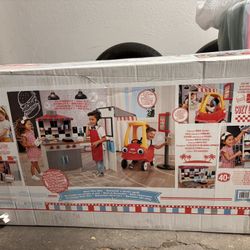 Drive Thru Kitchen Whit Car