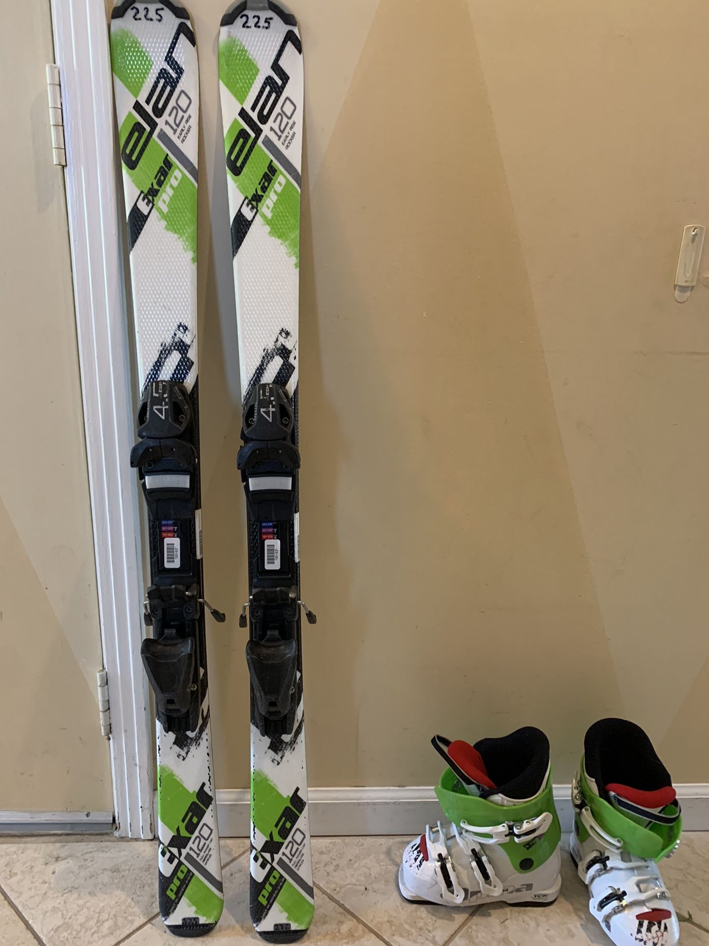 Youth skis and boots 120cm