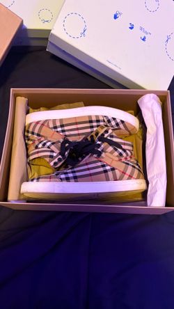 Men Burberry Sneakers size 8