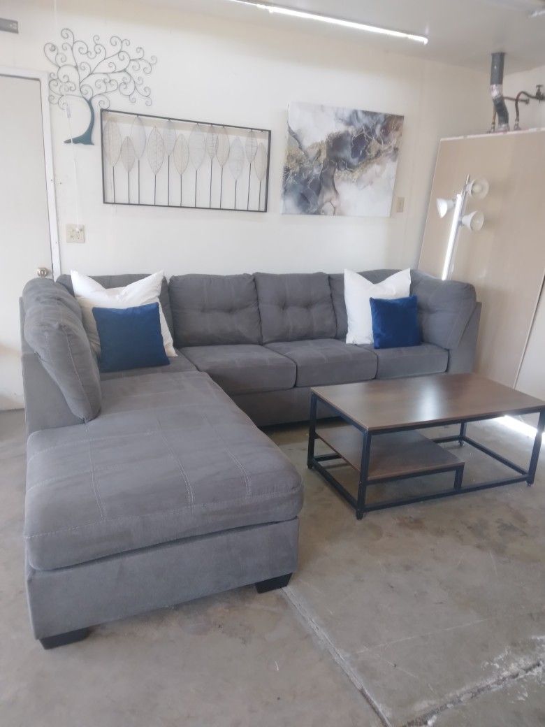 Gray Ashelys Furniture sectional Couch