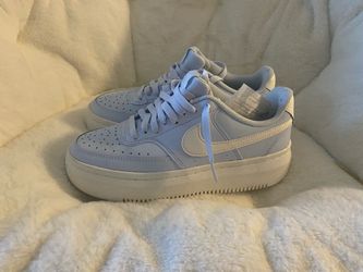 Women’s Nike Sneakers 8.5