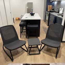 Set of 2 outdoor chairs + outdoor table