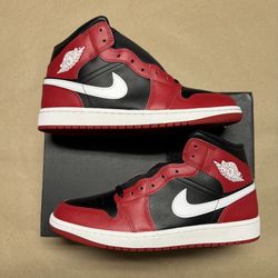 Nike Air Jordan 1 Mid Retro Mens size 9.5 Rare Bulls NEW!