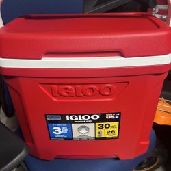 Brand New IGLOO Island Breeze 30 Quart Cooler - Red