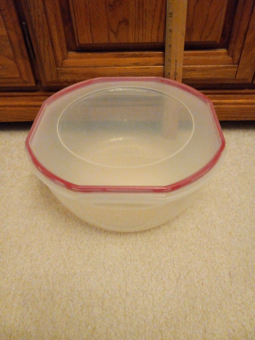 Sterilite Ultra Seal 8.1 Quart Bowl & Lid