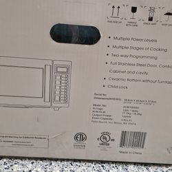 Summit Commercial Microwave Oven, model SCM1000SS.