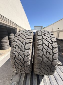 LT275/70/18 Cooper Discover S/T Maxx (2)