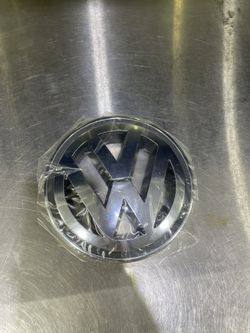 VW Volkswagen Front Grille Emblem Chrome Genuine 1K(contact info removed) PASSAT Jetta 150mm