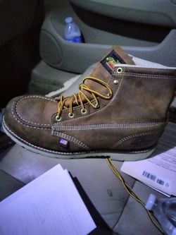 Thoroughbred steel toe 10.5 run small