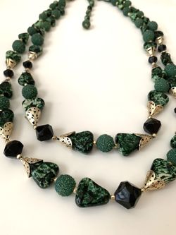 *Convertible* Vintage Faux Green Stone Necklace