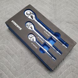 Uyecove Chrome Ratchet Wrench Set, Brand New In Foam Case