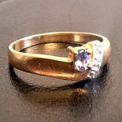 10k Gold Ring with Purple Topaz Oval Gemstone  -  Size 7