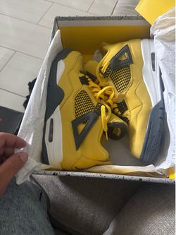 Jordan 4 lightning sz10.5