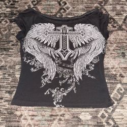 Gray print. Cross.   Tee shirt