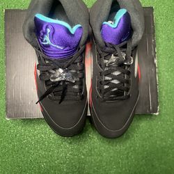 Air Jordan retro 5 Top 3 size 10 in great condition still icy with shoe box.