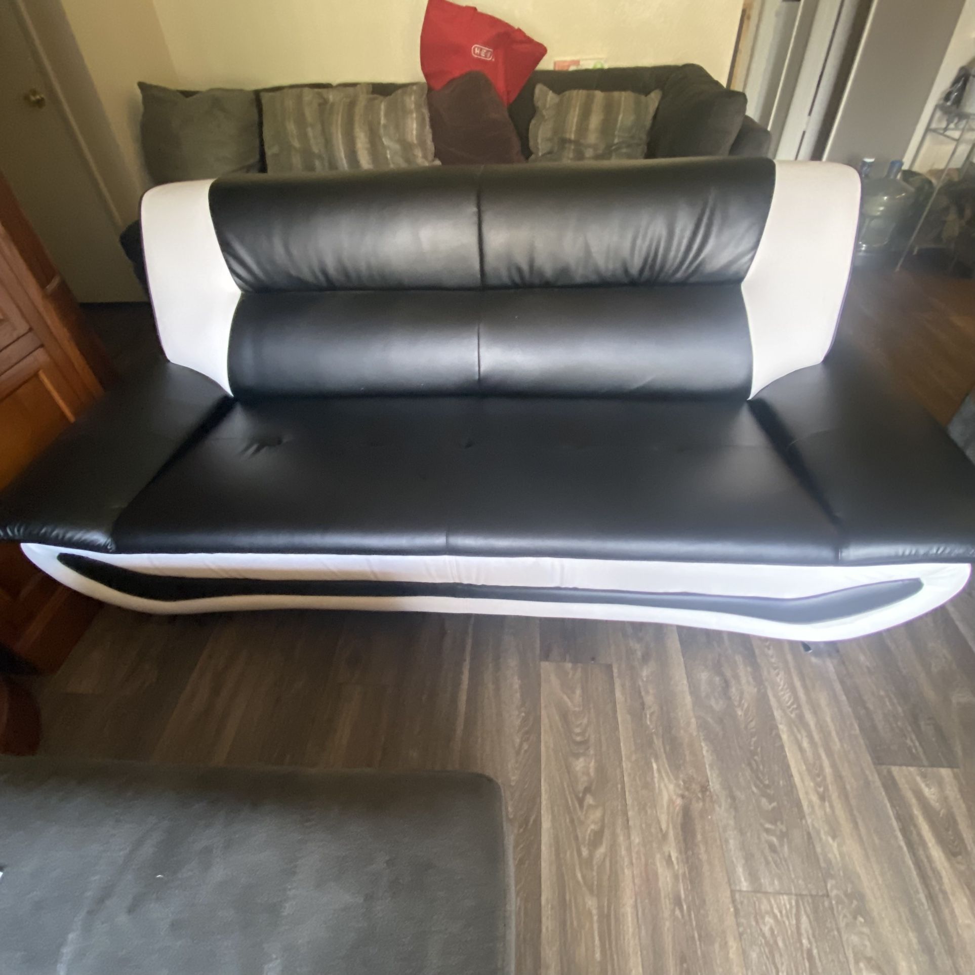 Modern Vegan Leather Sofa (Black&White)