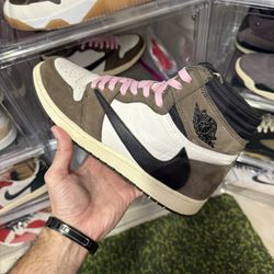 Jordan 1 Travis Scott Mocha