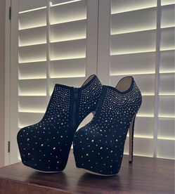 High heel boots
