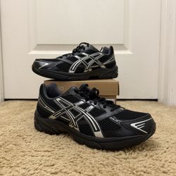 Pure Black Silver 1130 Asics 