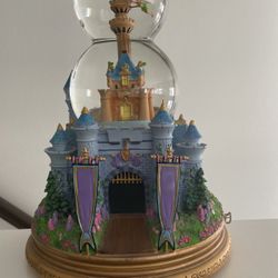 Disney Lighted Musical “You can Fly” Glitter Snow Globe 