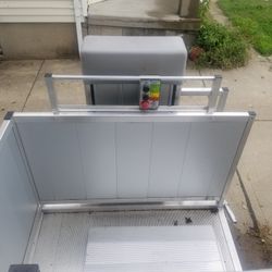 Ez-access Vertical Platform Lift