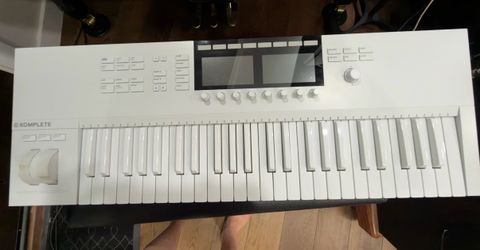 Native Instruments Komplete Kontrol S49 – 25th Anniversary Limited Edition (White)