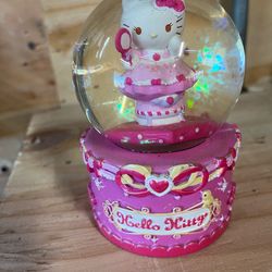 Rare hello kitty snow globe