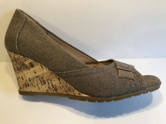 LifeStride Memory Foam Velocity Wedges, Size 6 medium