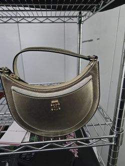 TOMMY HILFIGER 
Metallic Leather Shoulder Bag Brand New