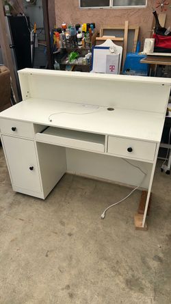 Reception desk with LED lights - Used