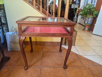 24x24 display case table