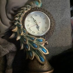 Peacock Clock Like New Works With Batteries Make Offer 