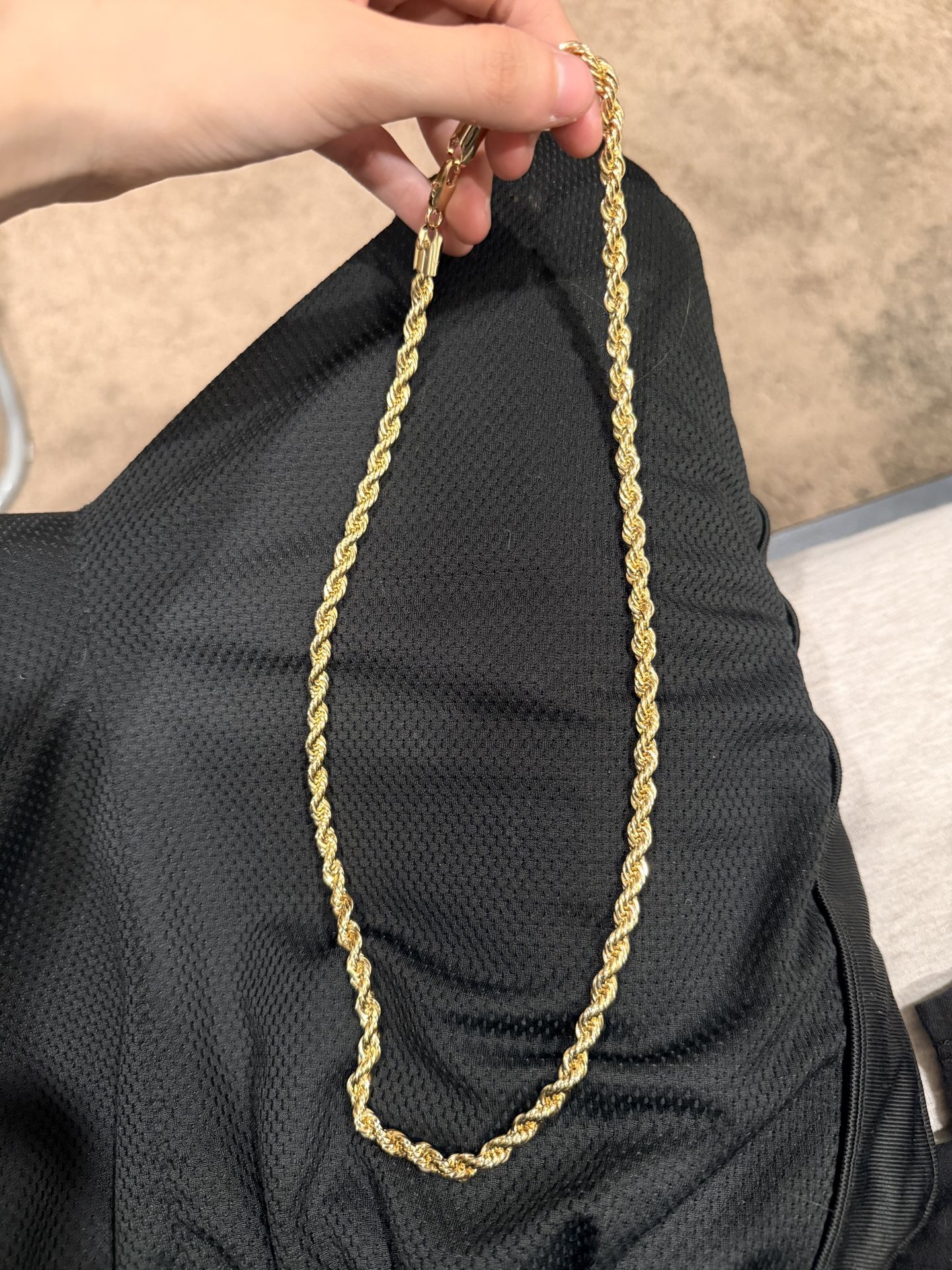 14k Gold filled Rope Chain 24in 6mm for Sale in Los Angeles, CA - OfferUp