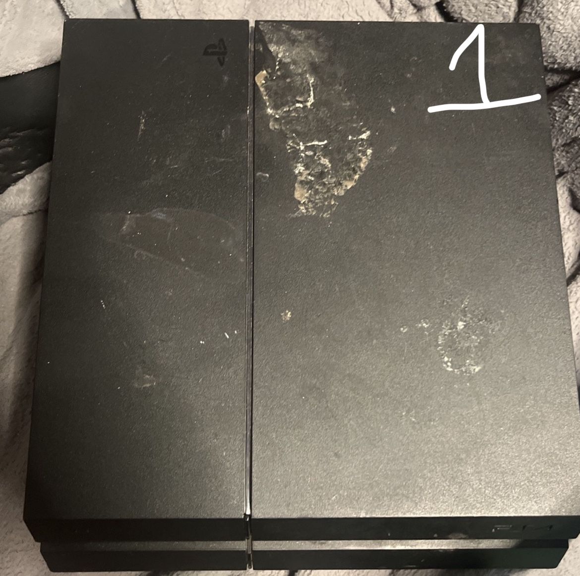 3x Ps4s / PS4 Slim