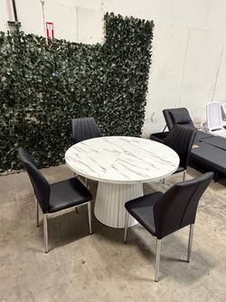 New Dining Set Round MDF 47” Table and 4 Chairs