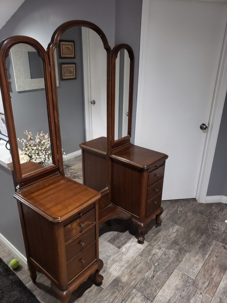 Antique Vanity Dresser