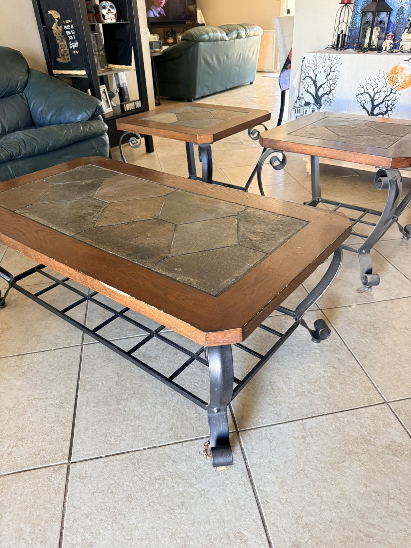 Coffee table with 2 end tables