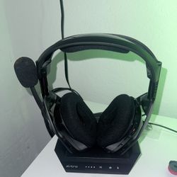 ASTRO Gaming A50 Wireless Headset with Base Station Gen 4, USB Radio Frequency, Unidirectional Microphone Headphones, Compatible with PS4, PS5, PC Win