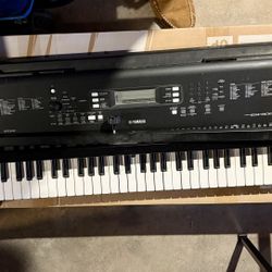 Yamaha E300 with Foot Pedal & Stand